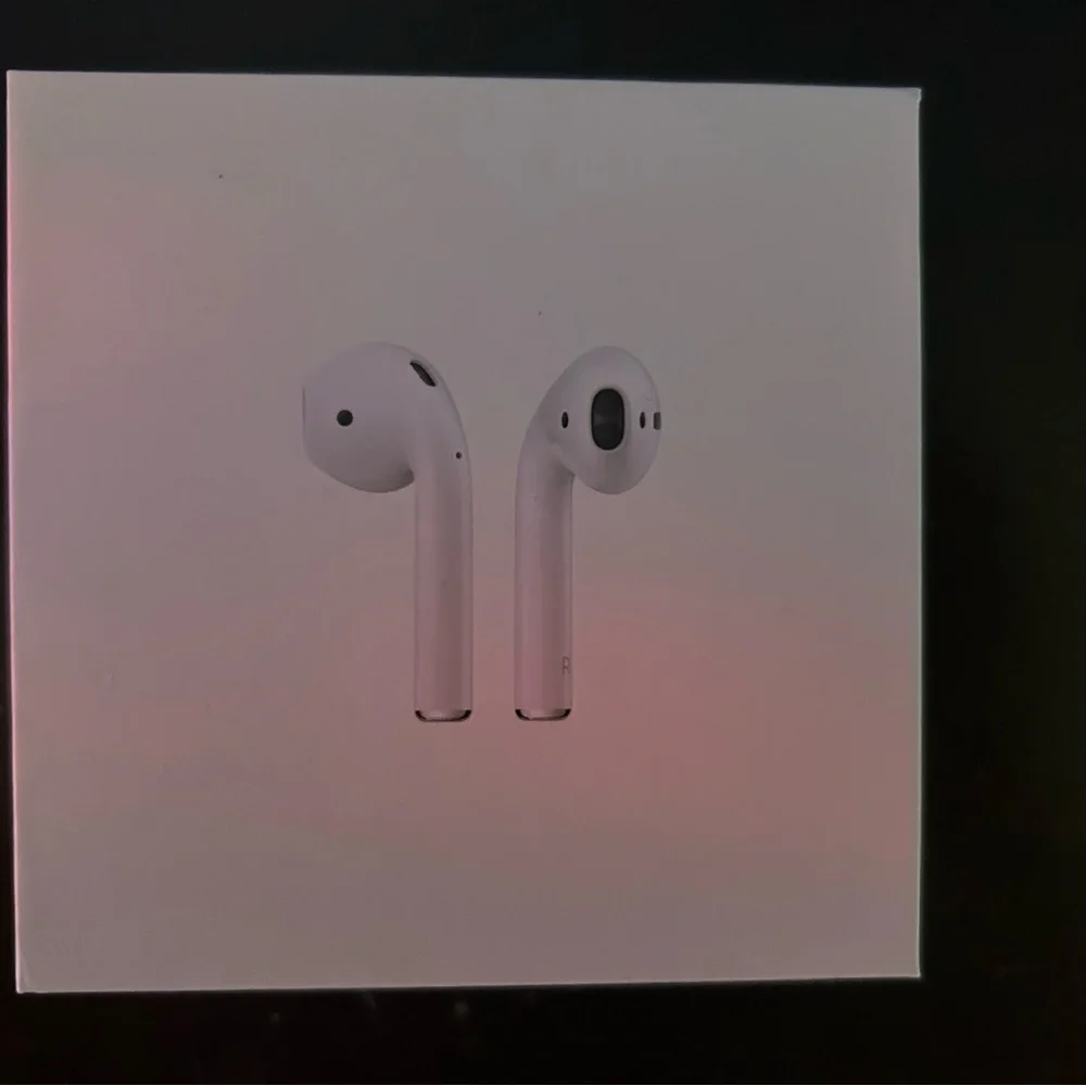 Apple AirPods with Wireless Charging Case - Classic White